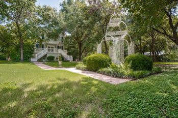 Noble Bed & Breakfast